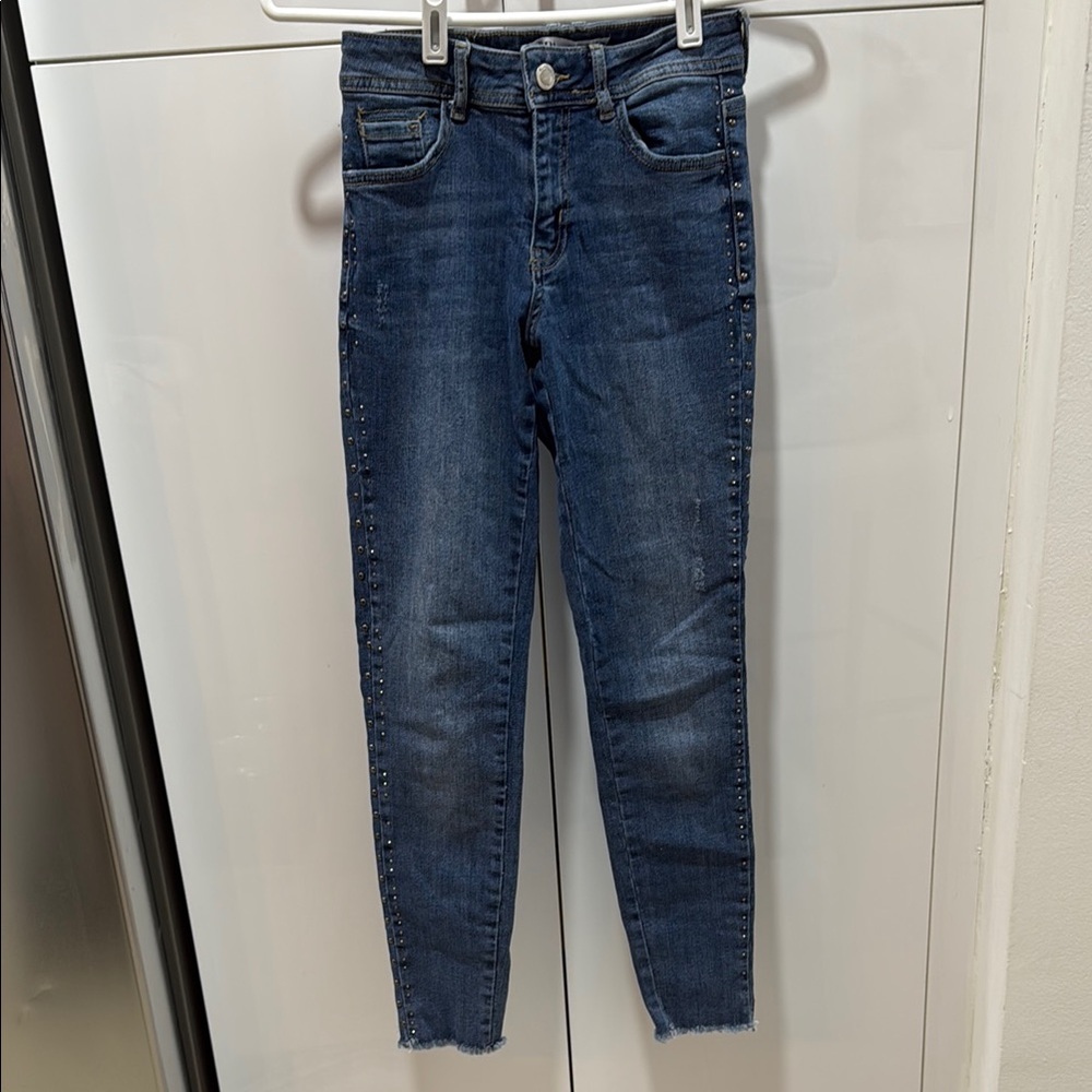 Zara Blue Jeans with High-Rise Tapered Fit